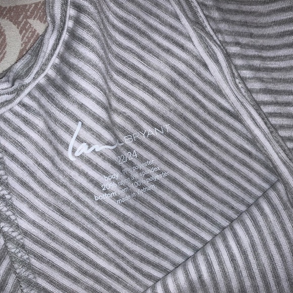 Shirt - Picture 3 of 4